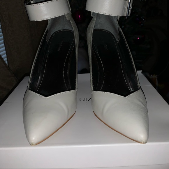 Women’s 8.5 Calvin Klein pumps - Picture 2 of 3